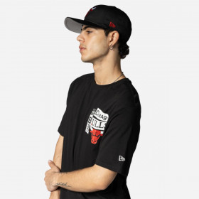 Polera  Chicago Bulls NBA Newspaper Black