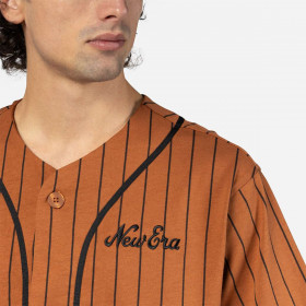 Polera New Era Script Essential Med Brown