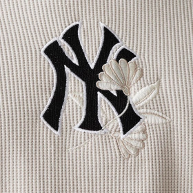 Polera New York Yankees Floral Beige