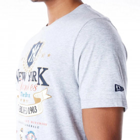 Polera  New York Yankees MLB Badge Graphic Grey Med