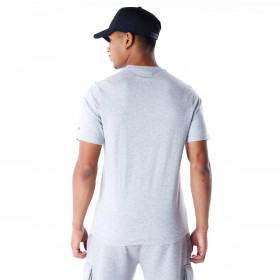 Polera  New York Yankees MLB Badge Graphic Grey Med